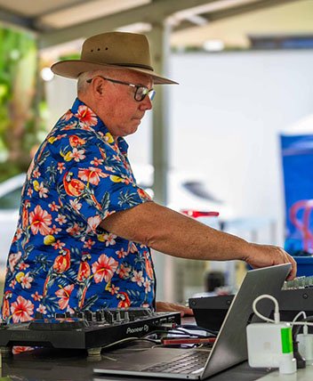 DJ at Fair Day 352x428